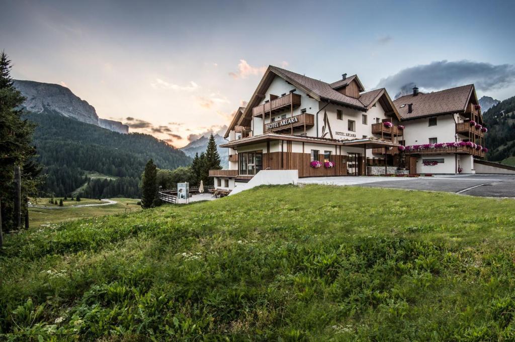 Hotel Arlara Корвара ин Бадия Екстериор снимка