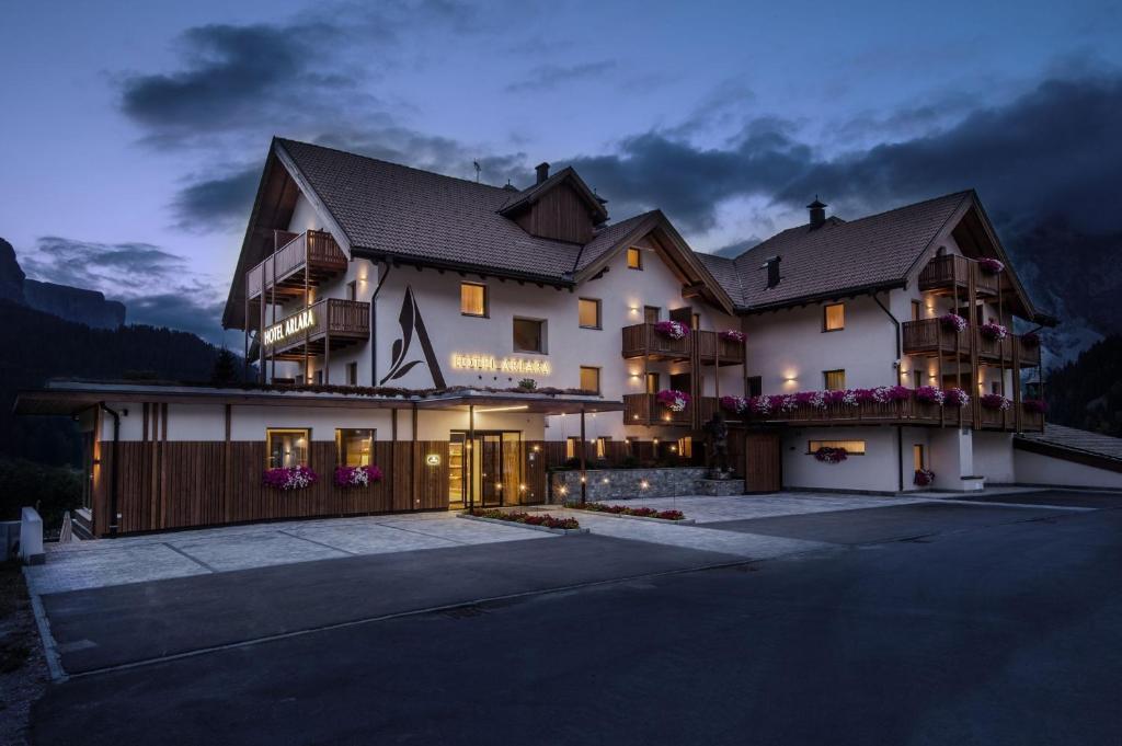 Hotel Arlara Корвара ин Бадия Екстериор снимка